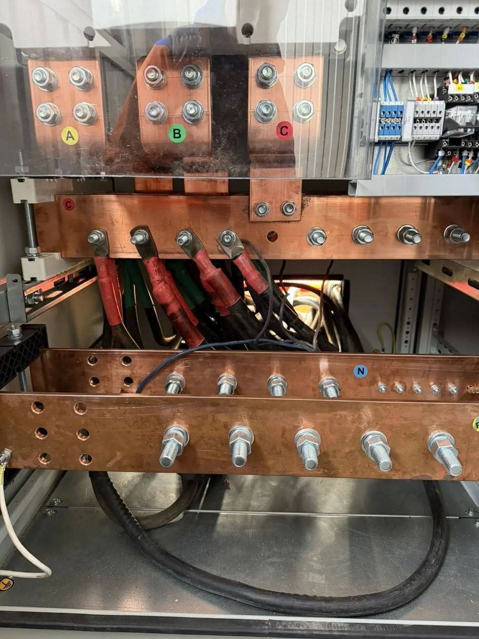 Preparing to install the main cable that will connect the power supply to the key equipment of the complex